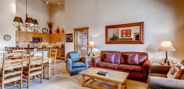 Champagne Lodge at Trappeurs