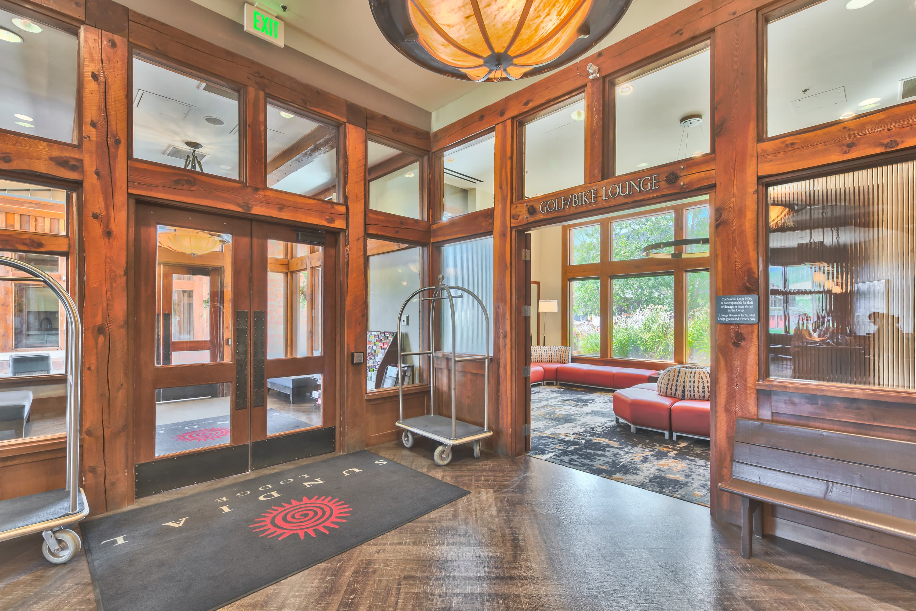 Entrance and ski room