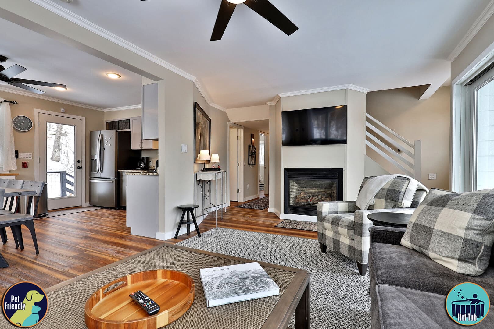 Upstairs living area for all of your family and friends to sit back and relax.  Lots great views to enhance your stay