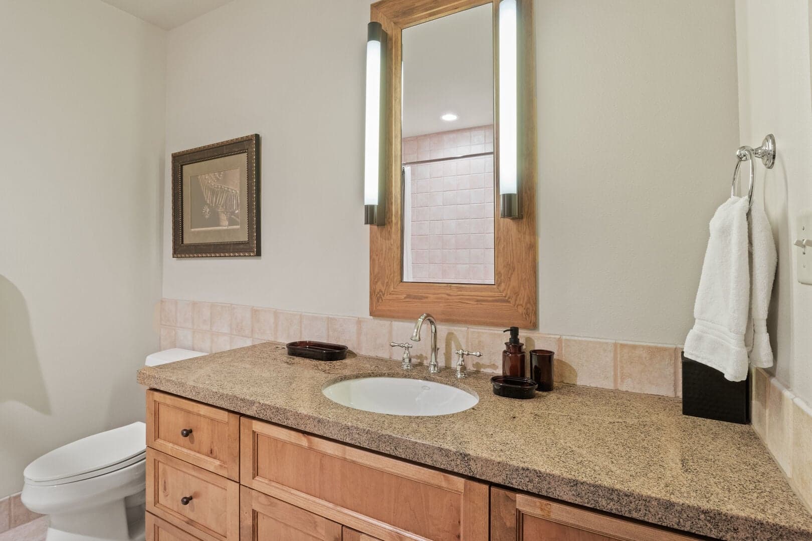 2nd King/Twin Bathroom
