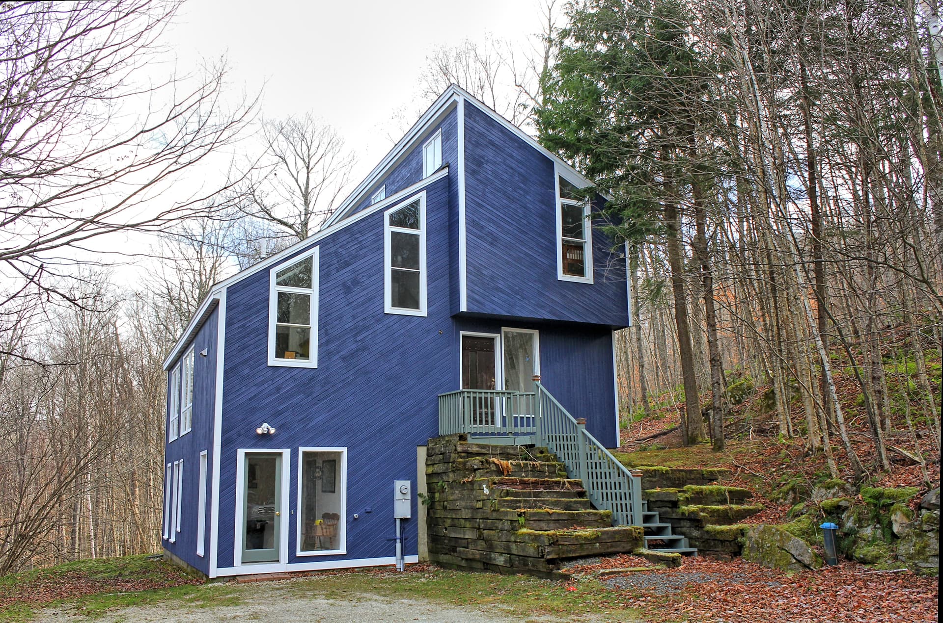 Come stay in this private rustic home.  Walking distance from Green Mountain Golf
