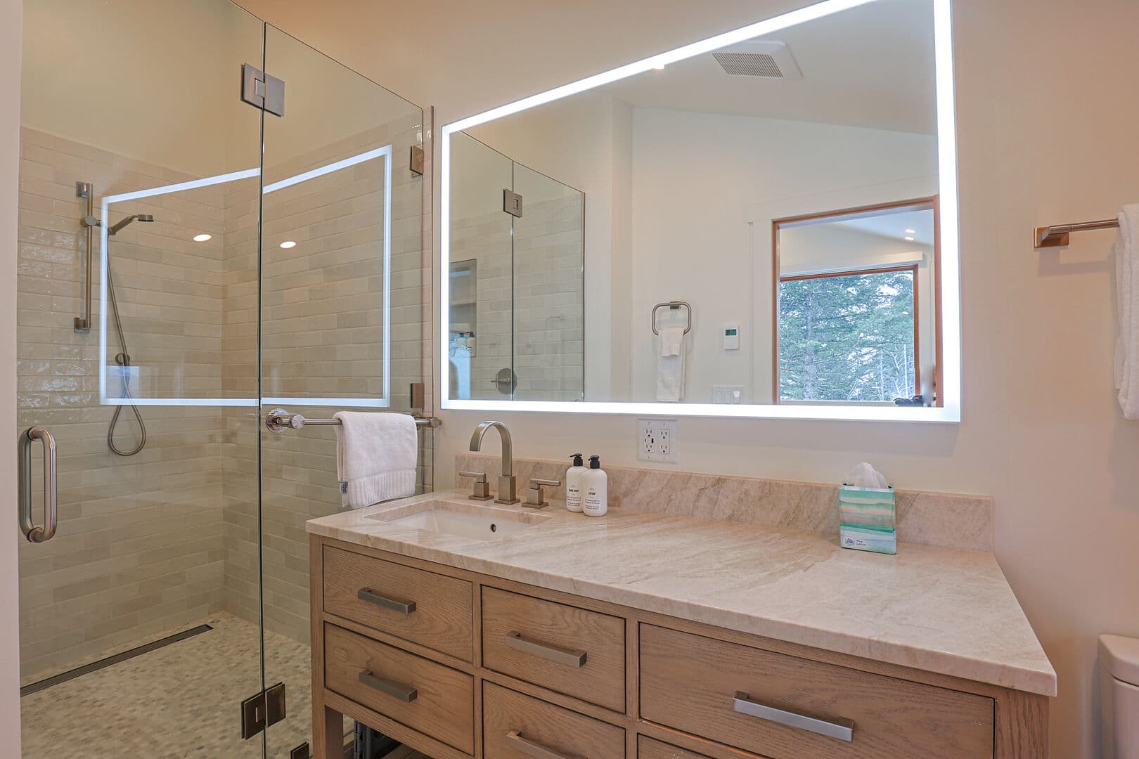 King Full Bathroom