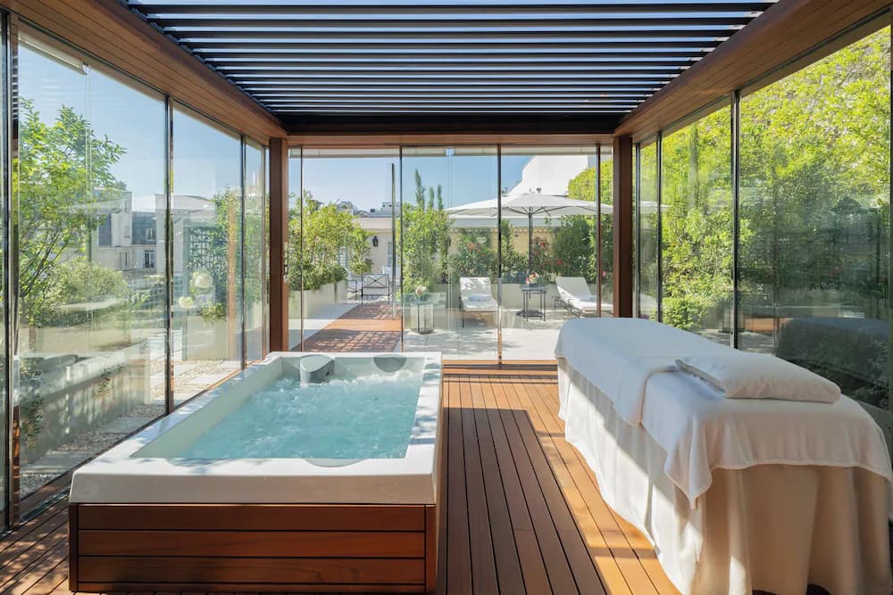 Private spa tub