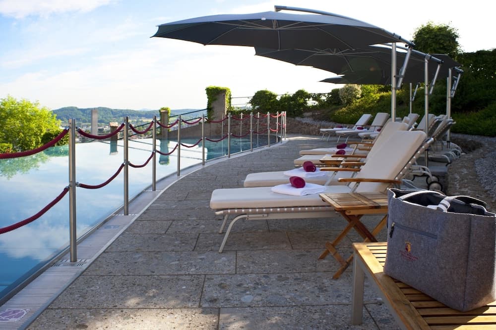 Infinity pool