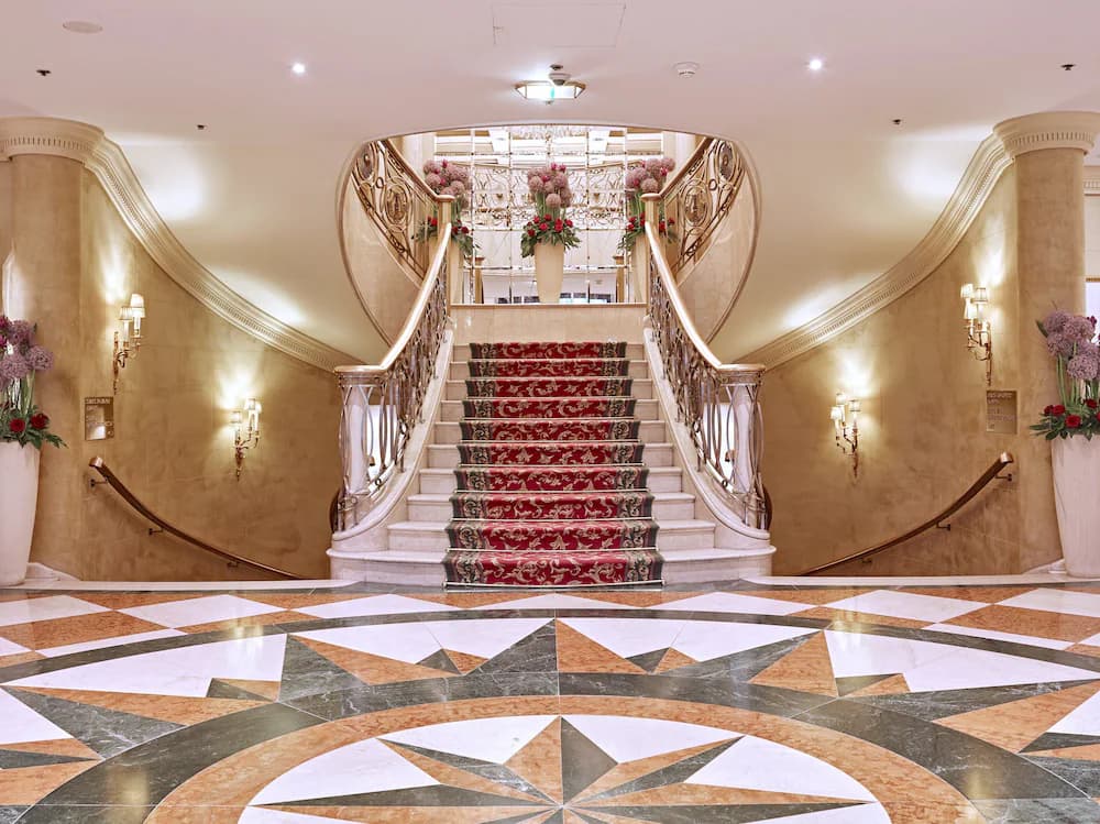Lobby lounge