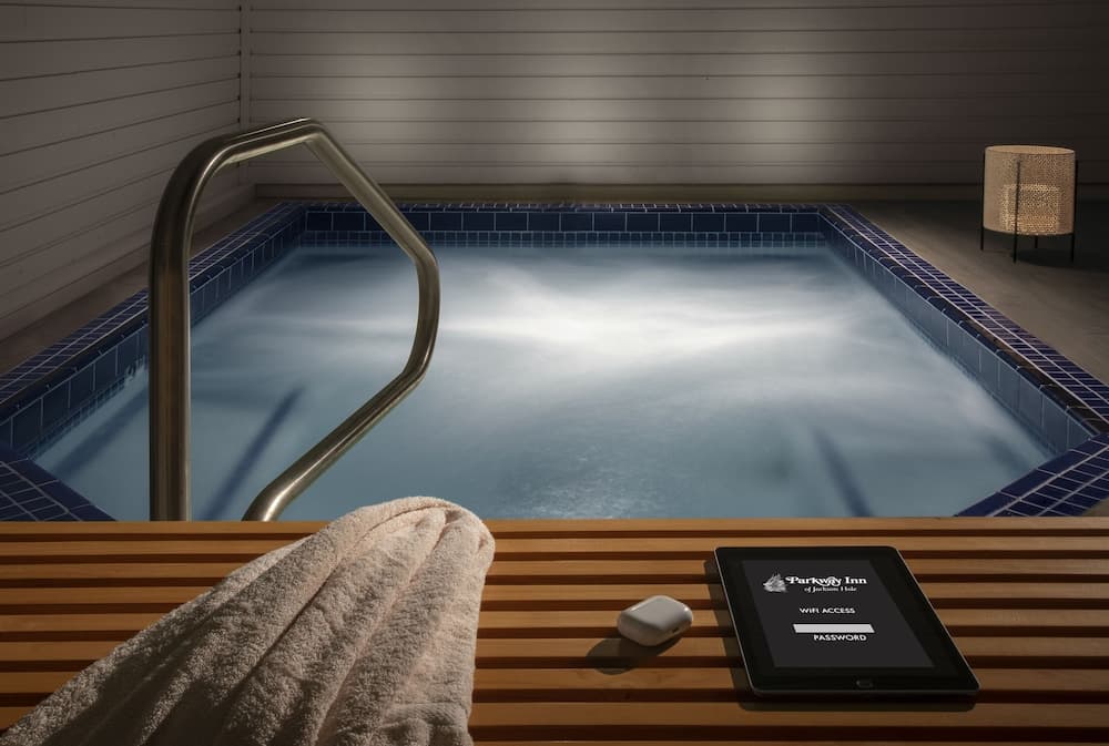 Indoor spa tub