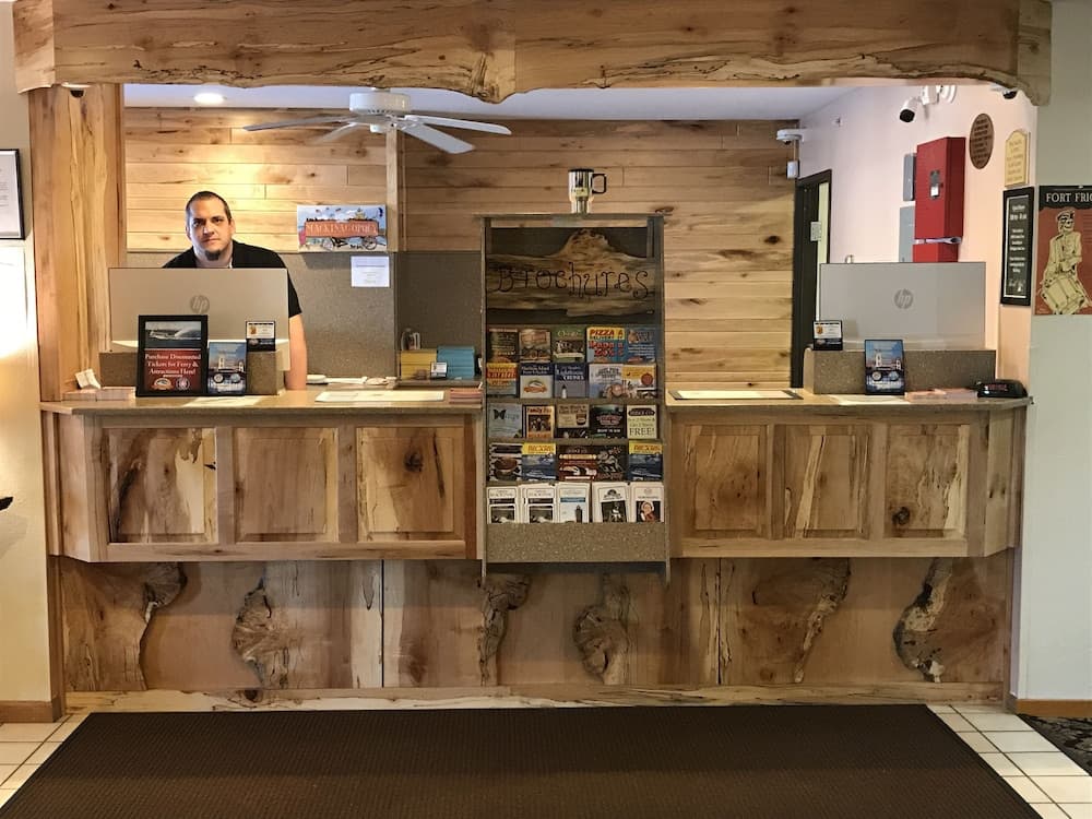 Check-in/check-out kiosk