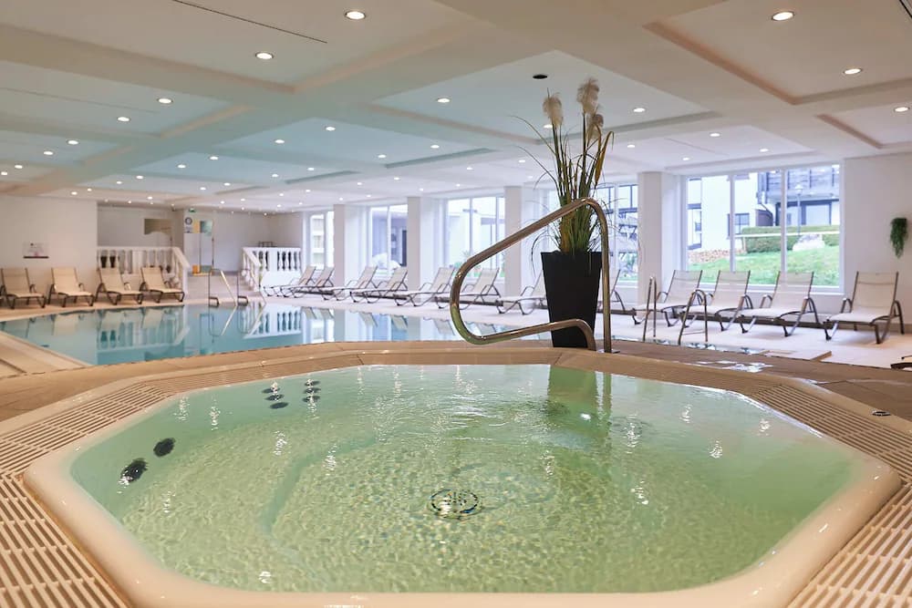 Exercise/lap pool