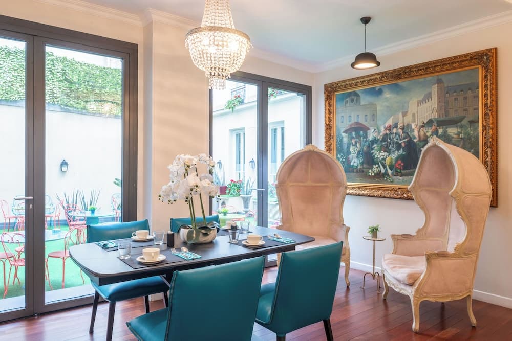 Breakfast area
