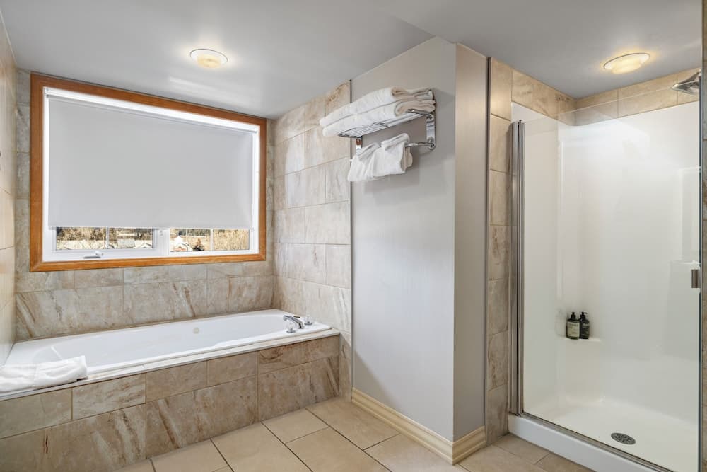 Jetted tub