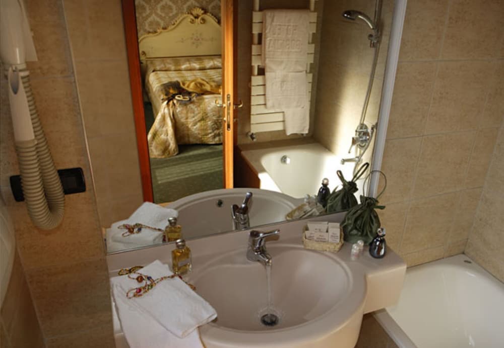 Room amenity