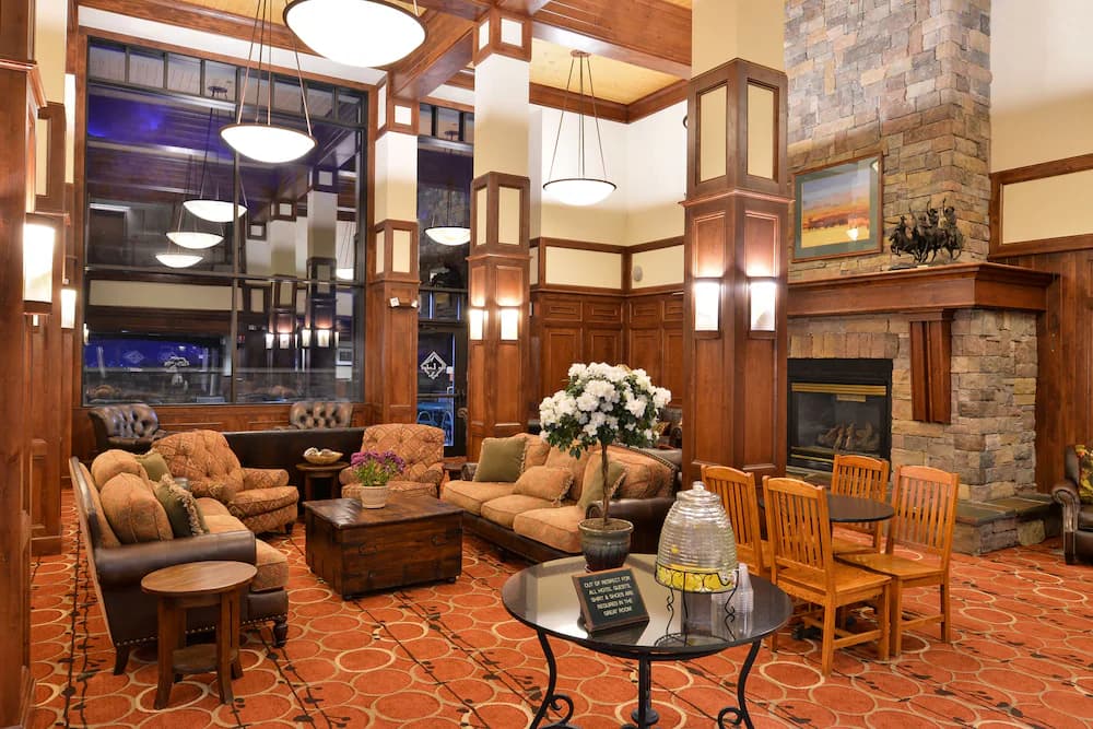 Lobby lounge