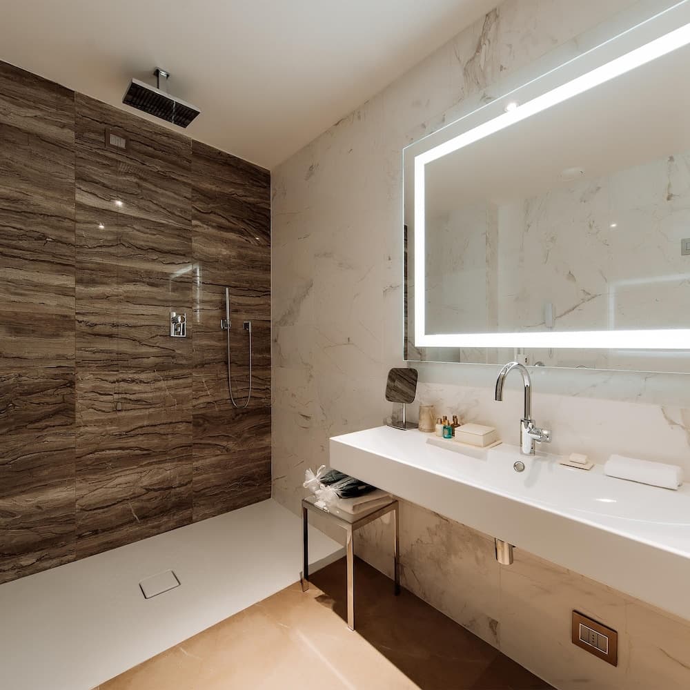 Bathroom shower