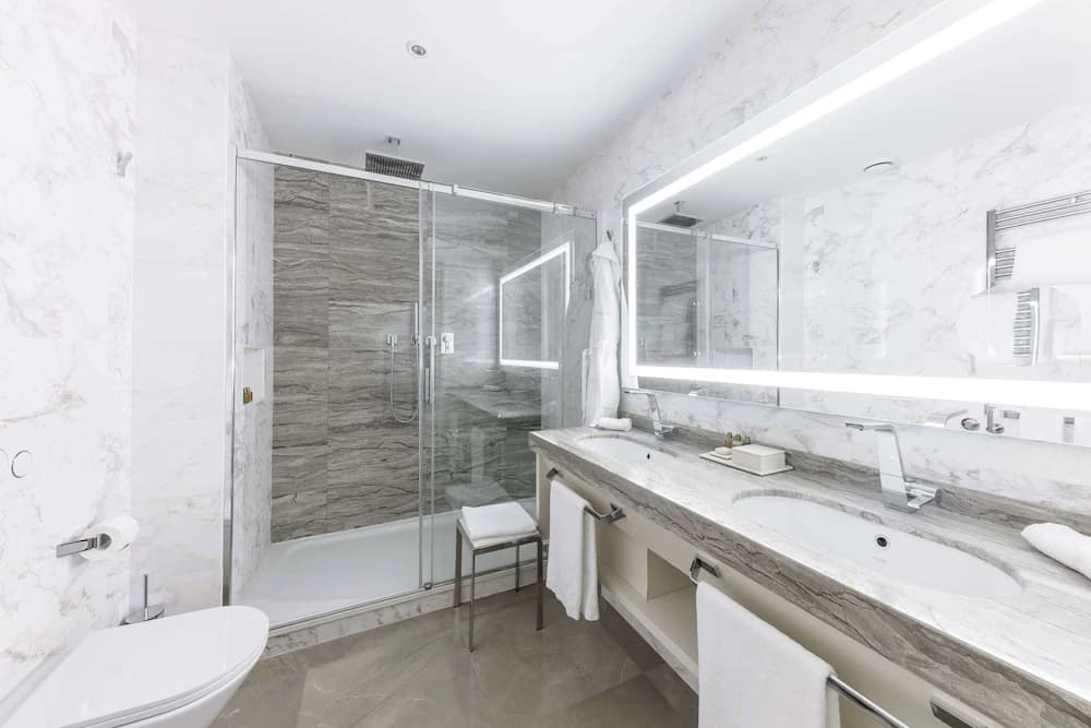 Bathroom shower