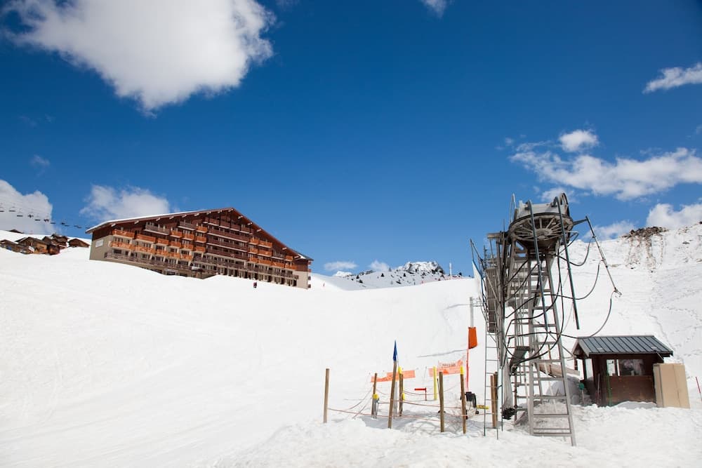 Skiing