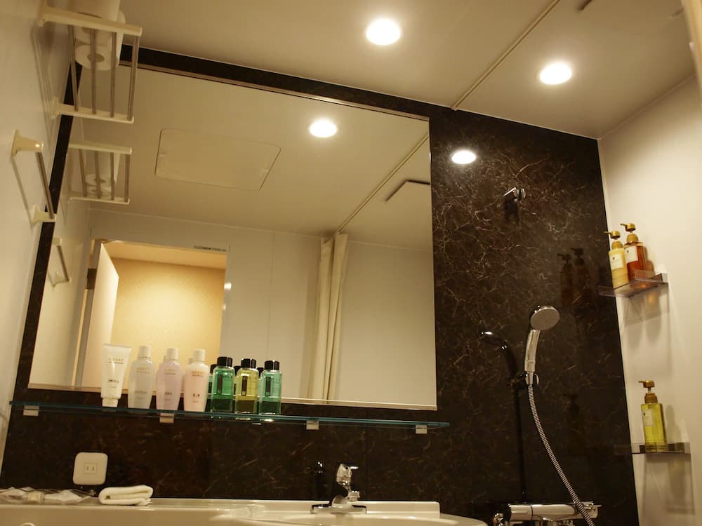 Bathroom amenities