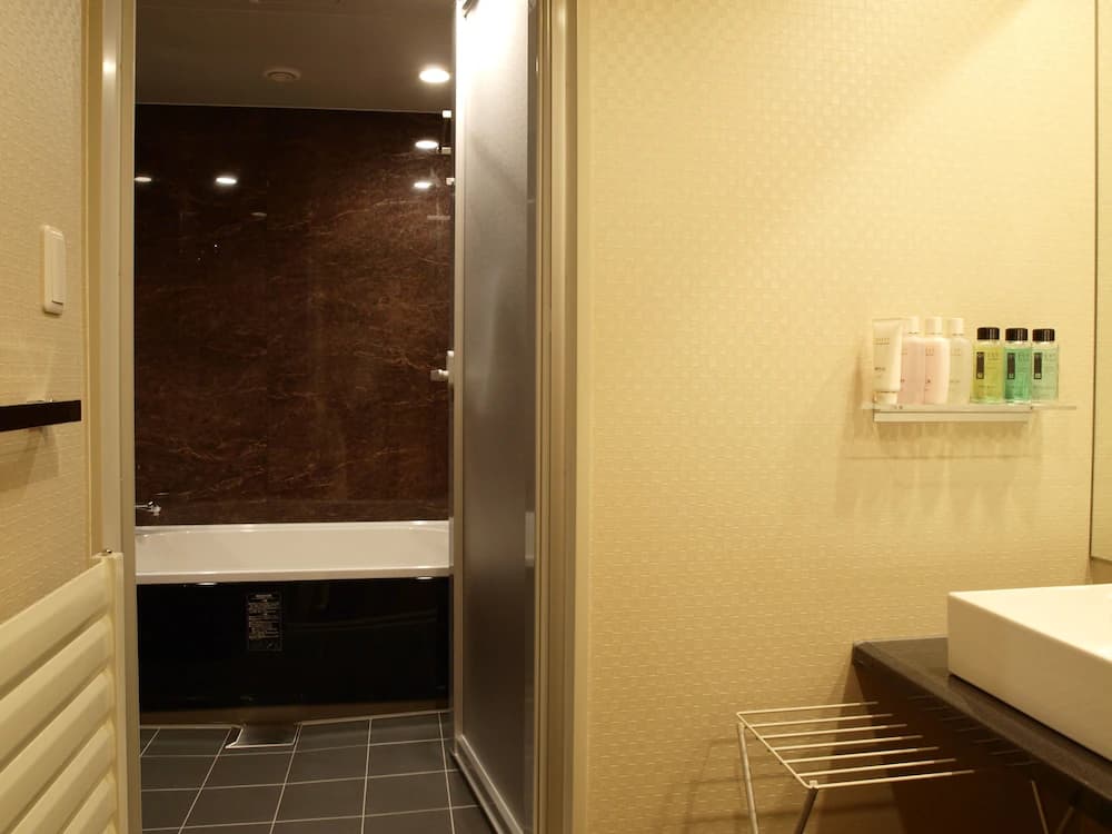 Bathroom amenities