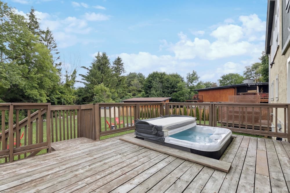 Private spa tub
