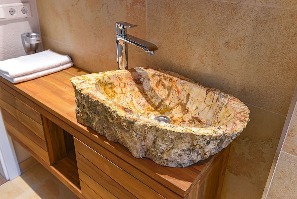 Bathroom sink
