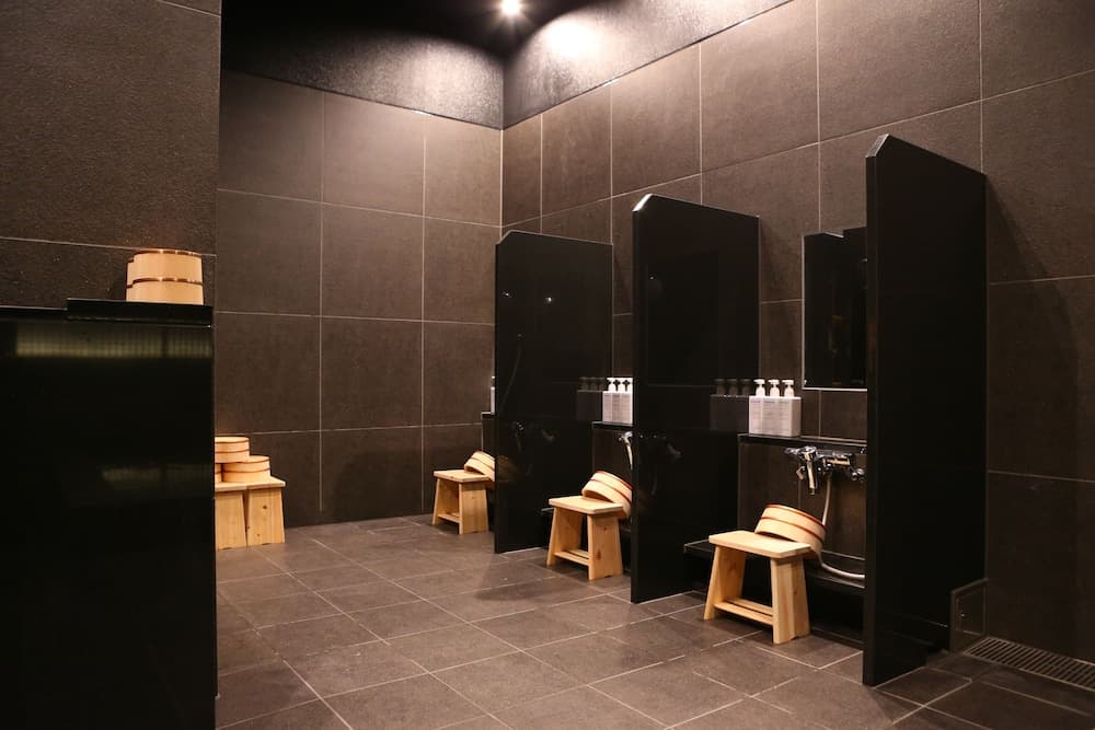 Indoor spa tub