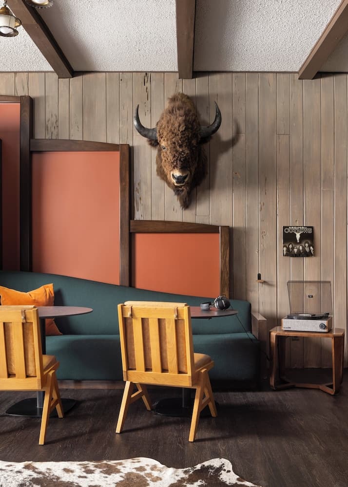 Lobby lounge
