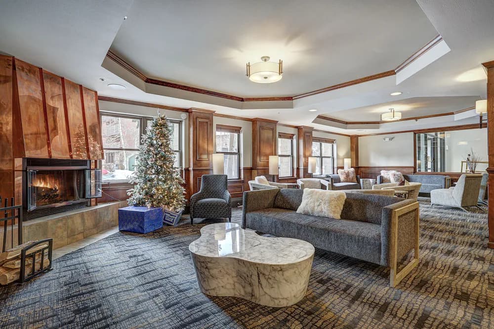 Lobby lounge