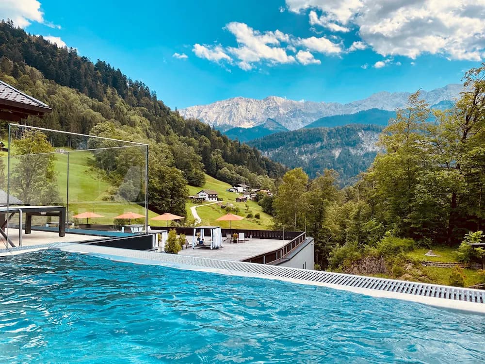 Infinity pool