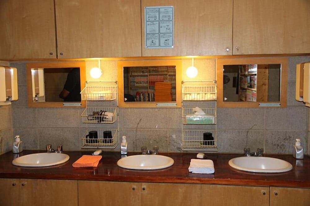 Bathroom sink