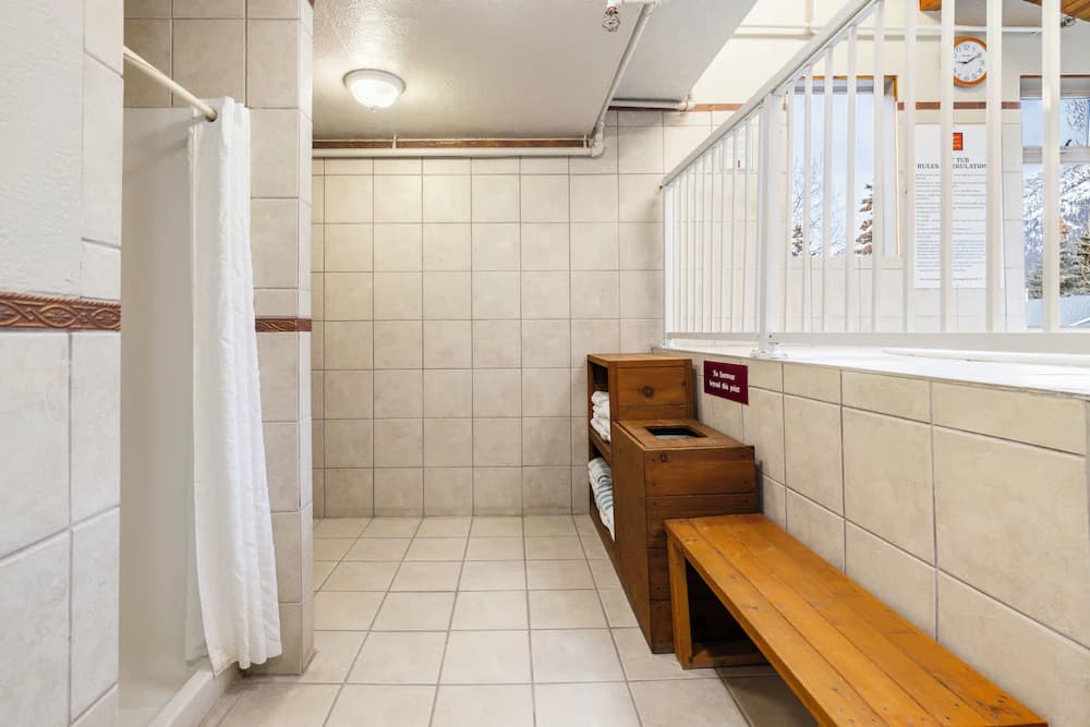 Indoor spa tub