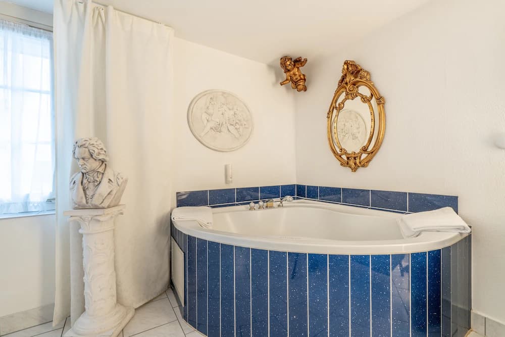 Jetted tub