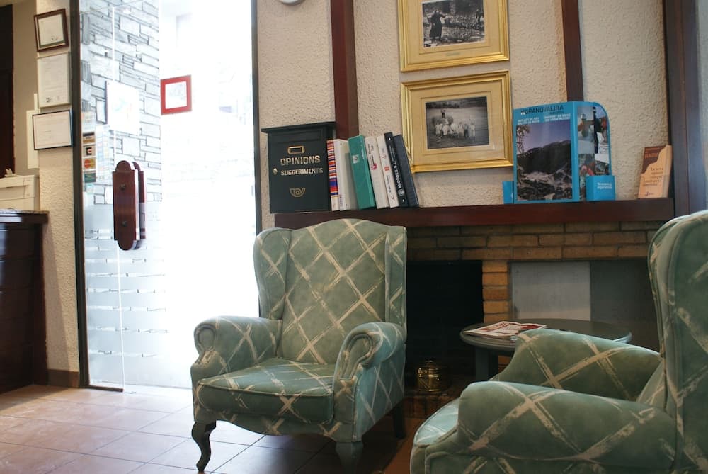 Lobby lounge