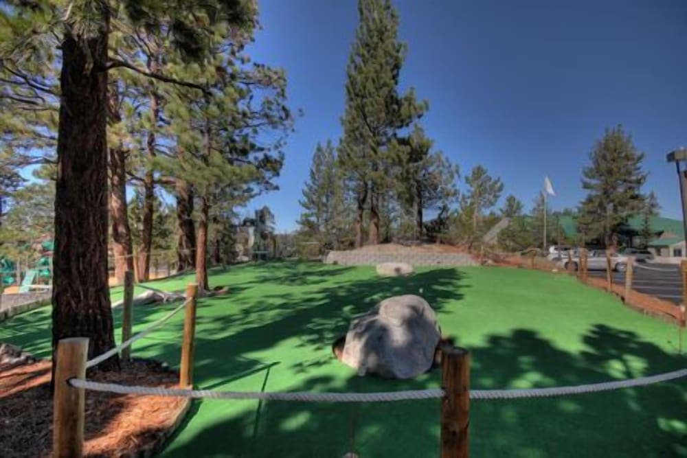 Mini-golf