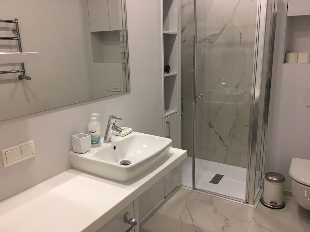 Bathroom sink