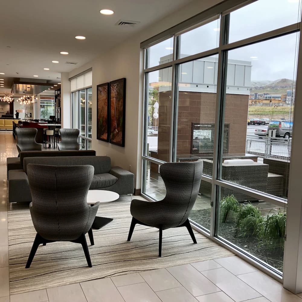Lobby lounge