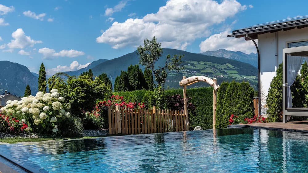 Infinity pool