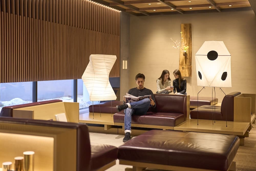Lobby lounge
