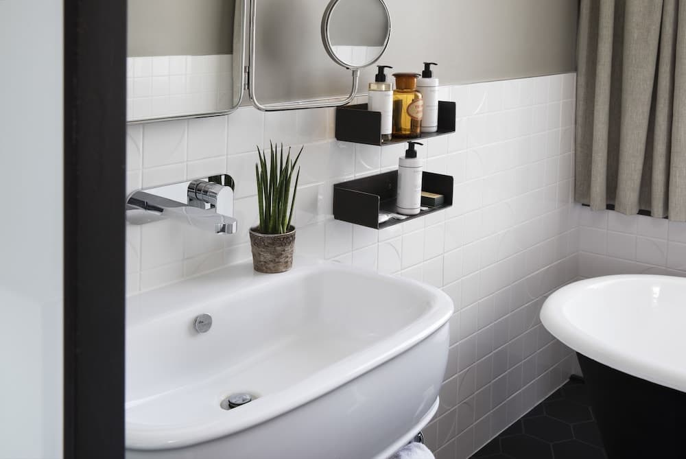 Bathroom sink