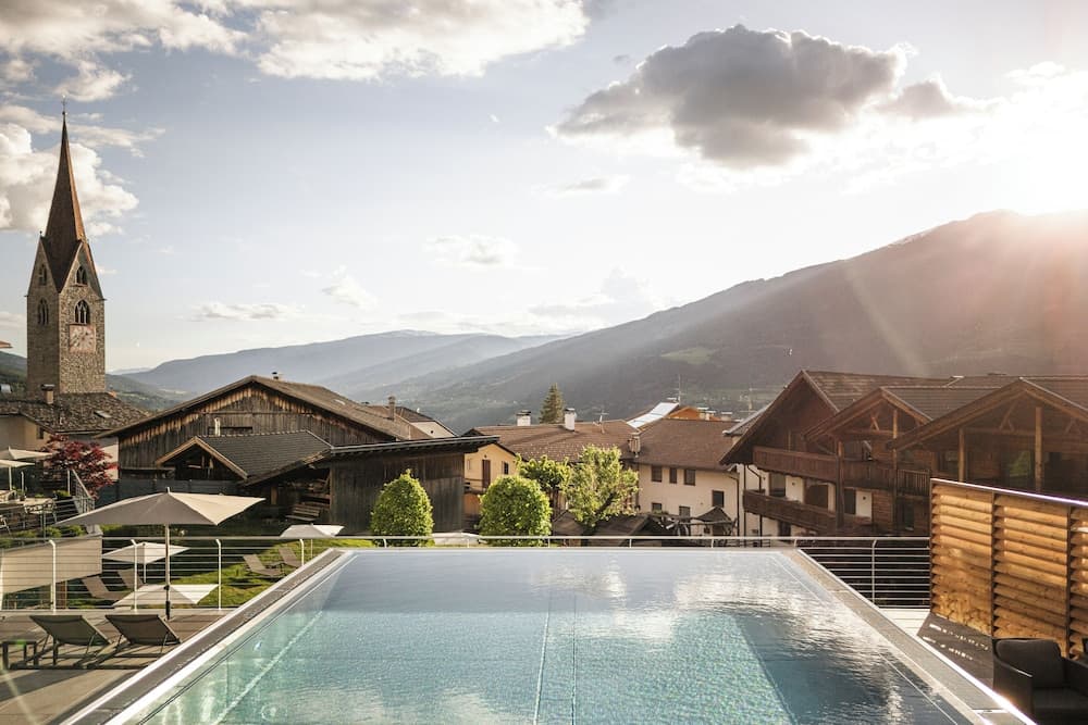 Infinity pool
