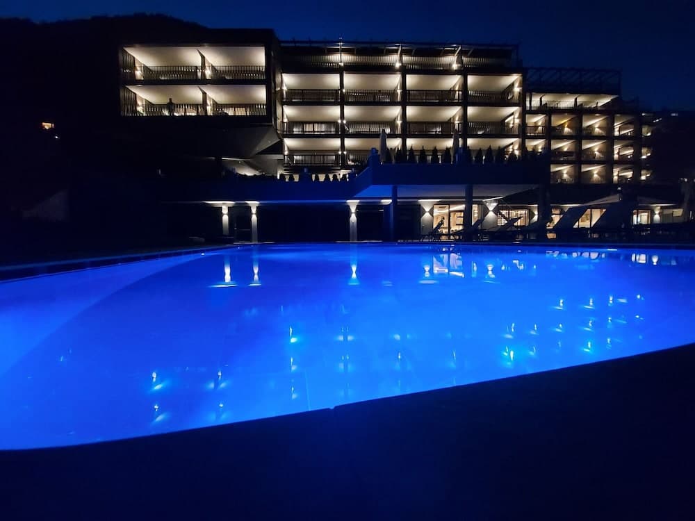 Infinity pool