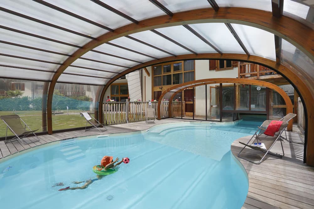 Indoor/outdoor pool
