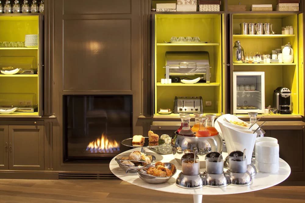 Breakfast area
