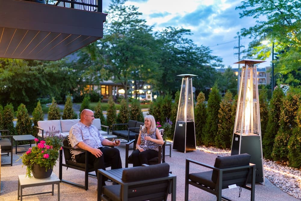 Lobby lounge