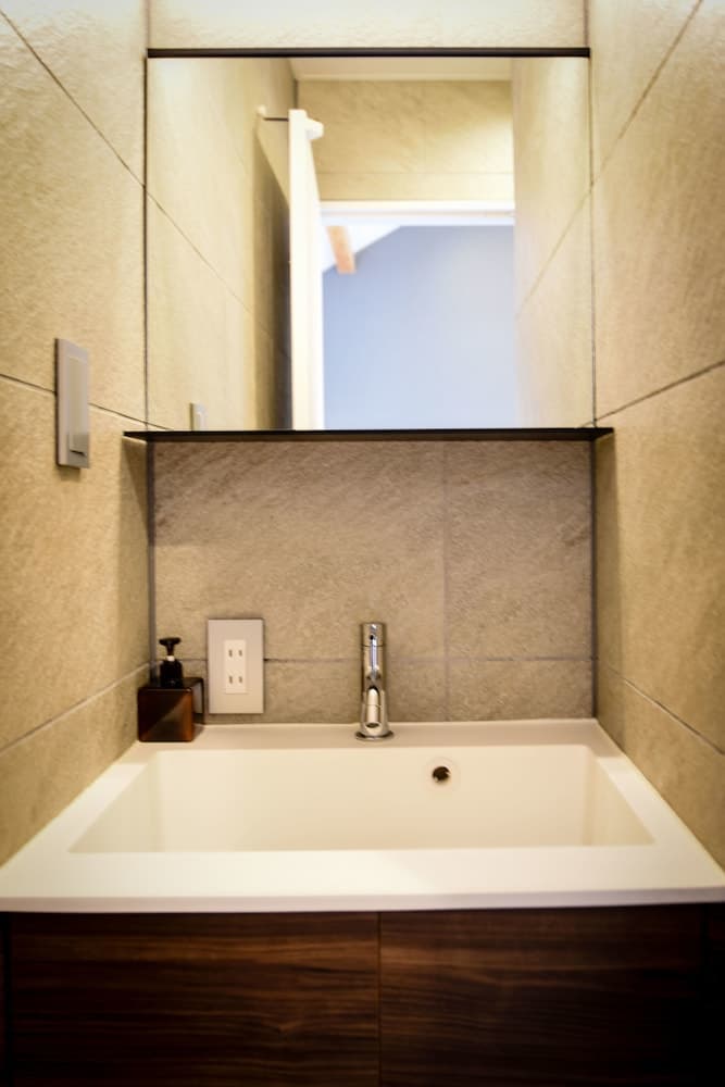 Bathroom sink