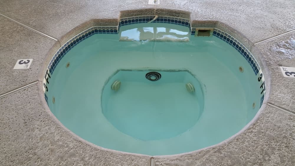 Indoor spa tub
