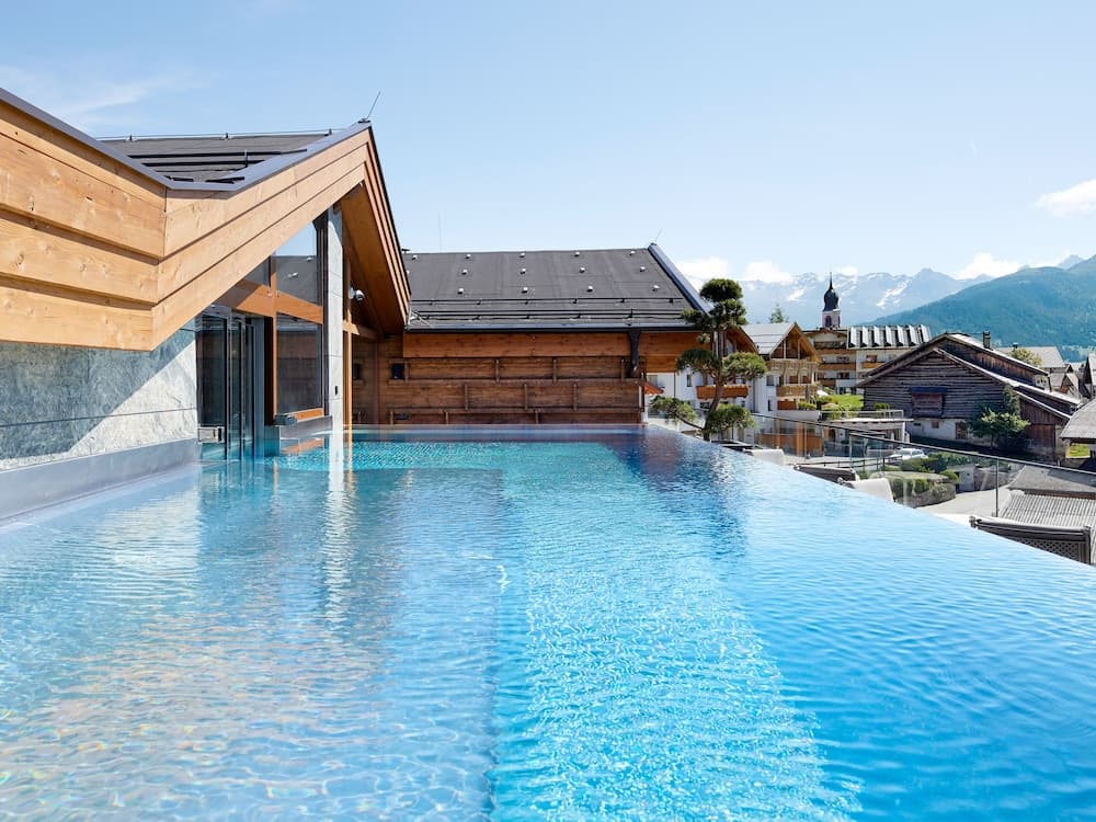 Infinity pool