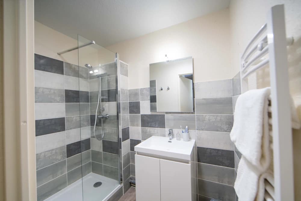 Bathroom shower
