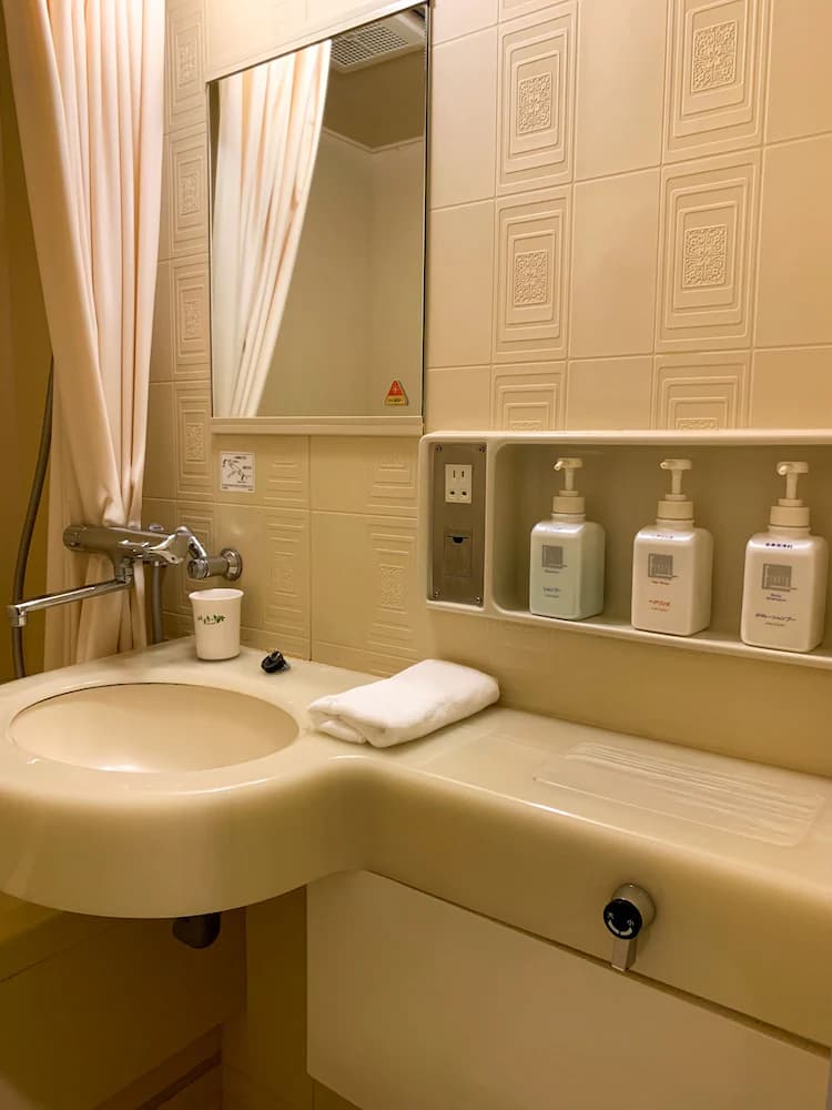 Bathroom sink