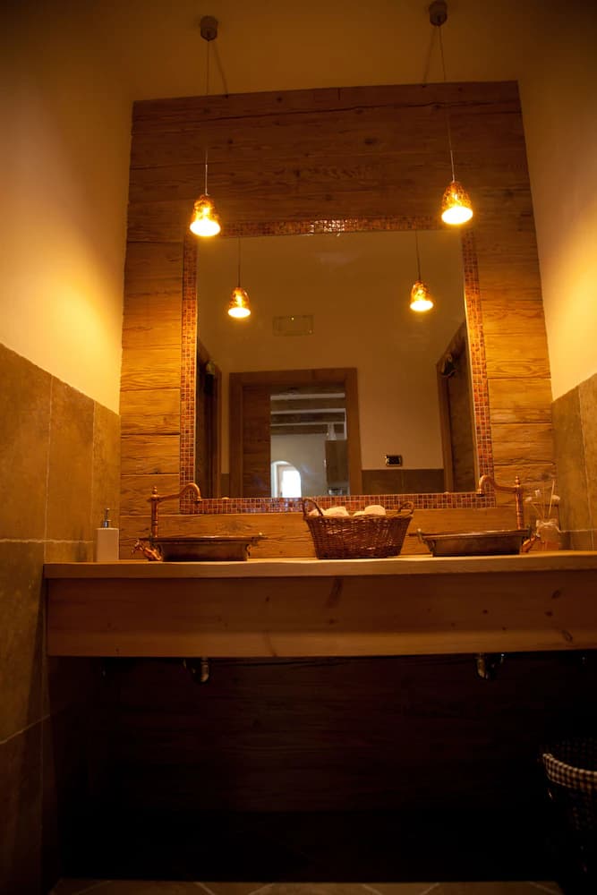 Bathroom sink