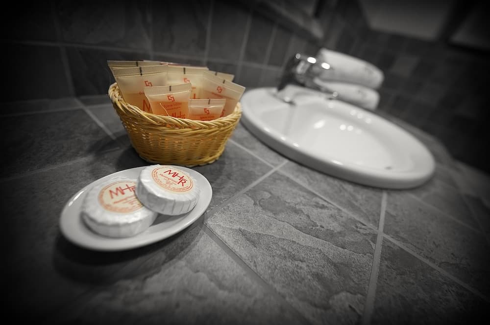 Bathroom amenities