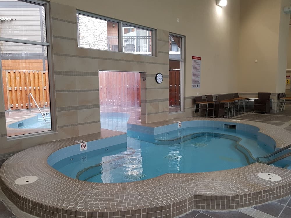 Indoor/outdoor pool